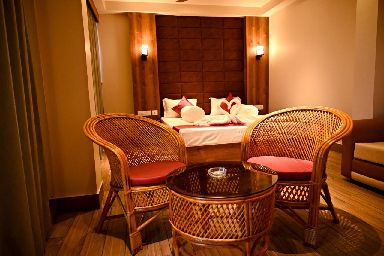 Blue Waves Hotel Tajpur Bagian luar foto