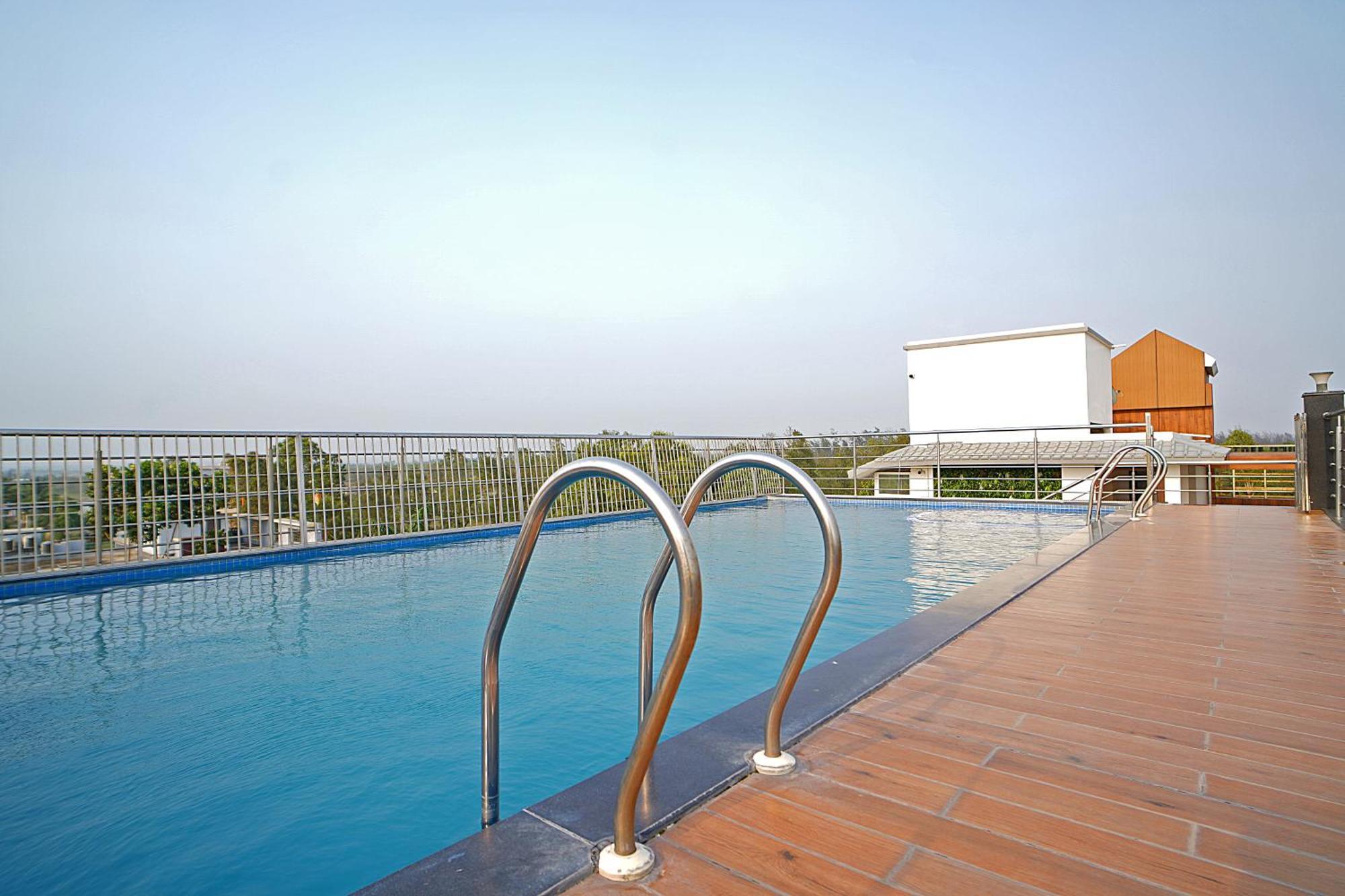 Blue Waves Hotel Tajpur Bagian luar foto